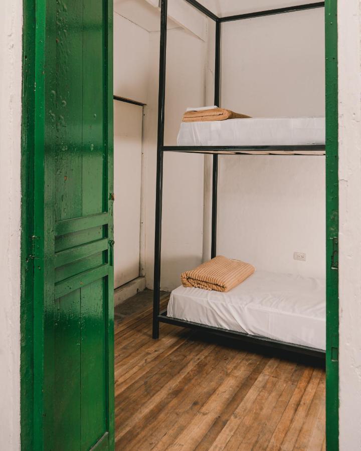 Wild Monkey Hostel Cuenca Esterno foto