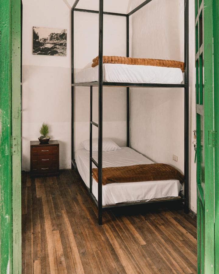 Wild Monkey Hostel Cuenca Esterno foto